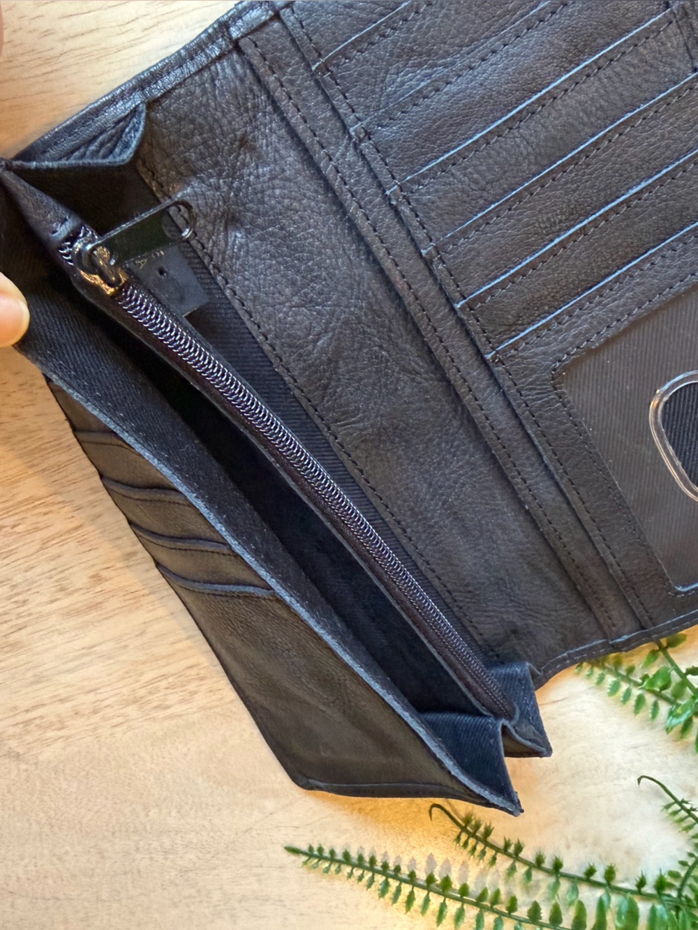 FOSSIL brand black washed leather tab wallet Never Used, vintage brass studs - Picture 7 of 7